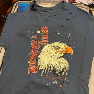 Distressed tshirt - Large